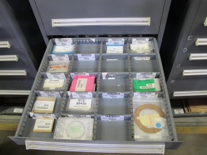 STANLEY VIDMAR HEAVY DUTY 5-DRAWER PARTS CABINET W/ CONTENTS (W-50) LOADING & HANDLING FEE $25-